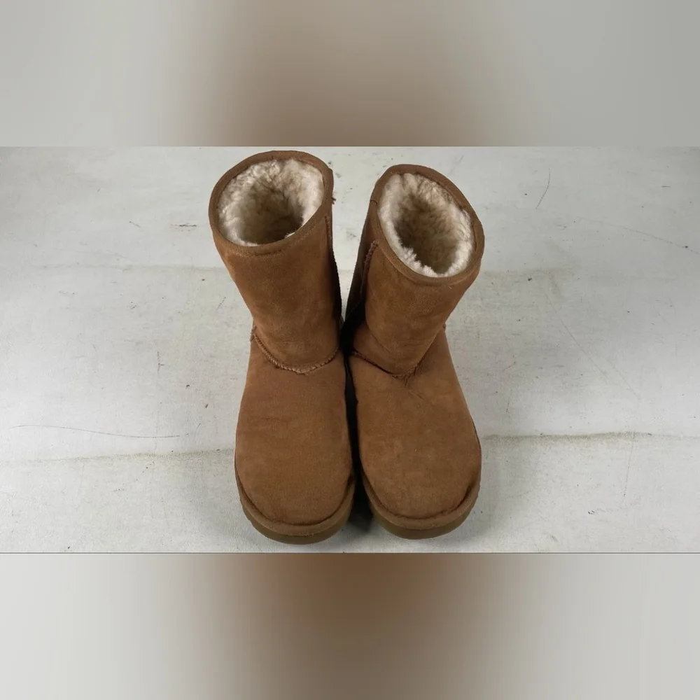 Ugg Classic Short Brown Shearling Lined Sheepskin Winter Boots, Size 7_3